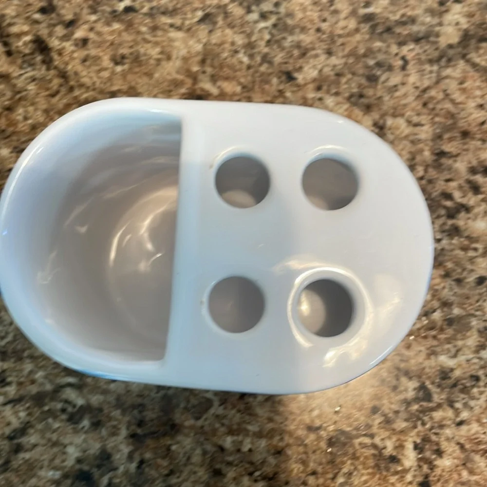 Seashell Ceramic Toothbrush Holder‎